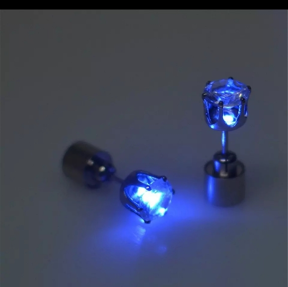 ☀💎CZ RADIANT LIGHT UP EARRINGS IN STAINLESS STEEL - Picture 2 of 6